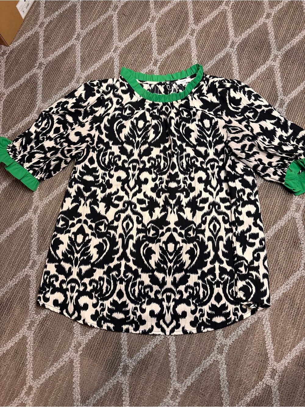 Voy Women’s Black & White Patterned Blouse with Green Trim